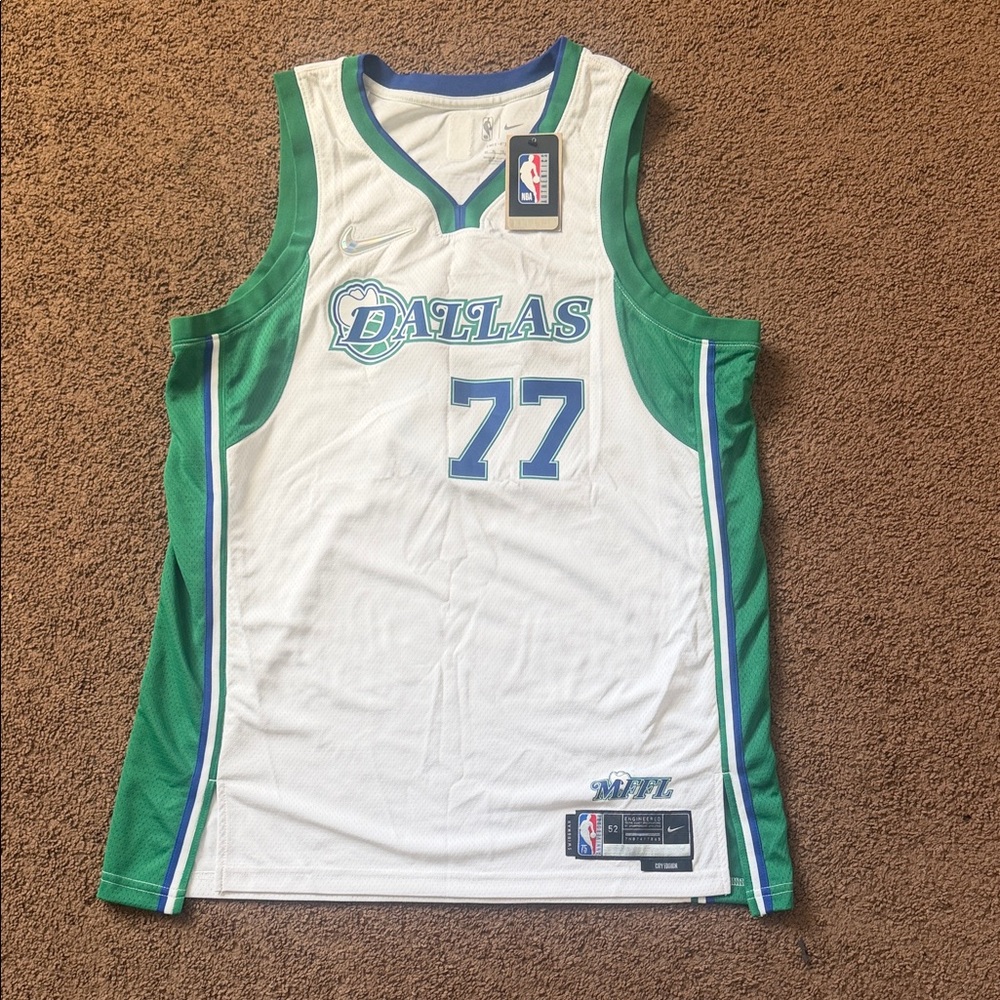 Nike White & Green Dallas Mavericks #77 Luka Replica Jersey